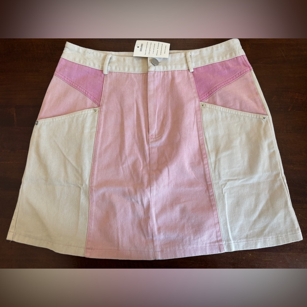 Very j Skirt - Women’s Pink/White Denim Skirt. Deep Front Pockets. Size Large .